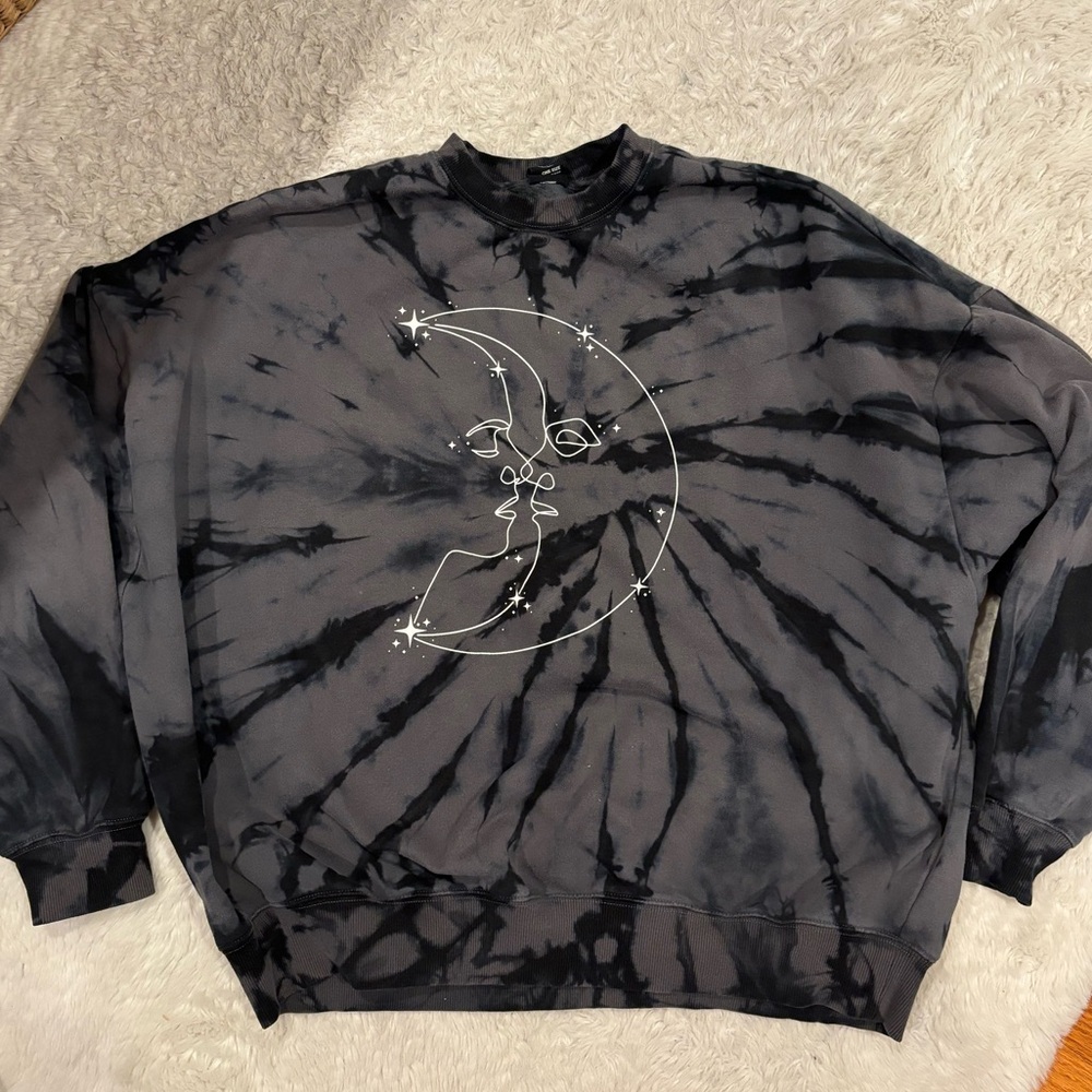 One size (fits like XL) Pacsun tie-dye crewneck with moon and face design